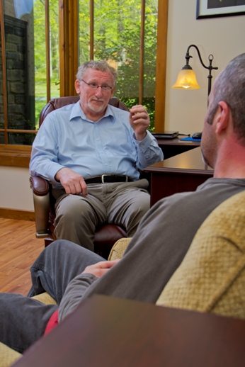 Counselor discussing detox with a patient - drug and alcohol addiction treatment 